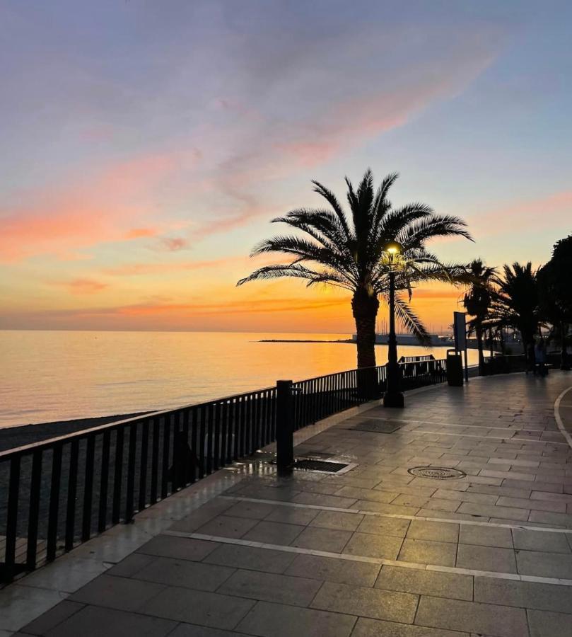 Marbella Beachfront Edificio Mayoral Primera Linea De Playa Y Centro Ciudad Con Barco Opcional Exterior foto