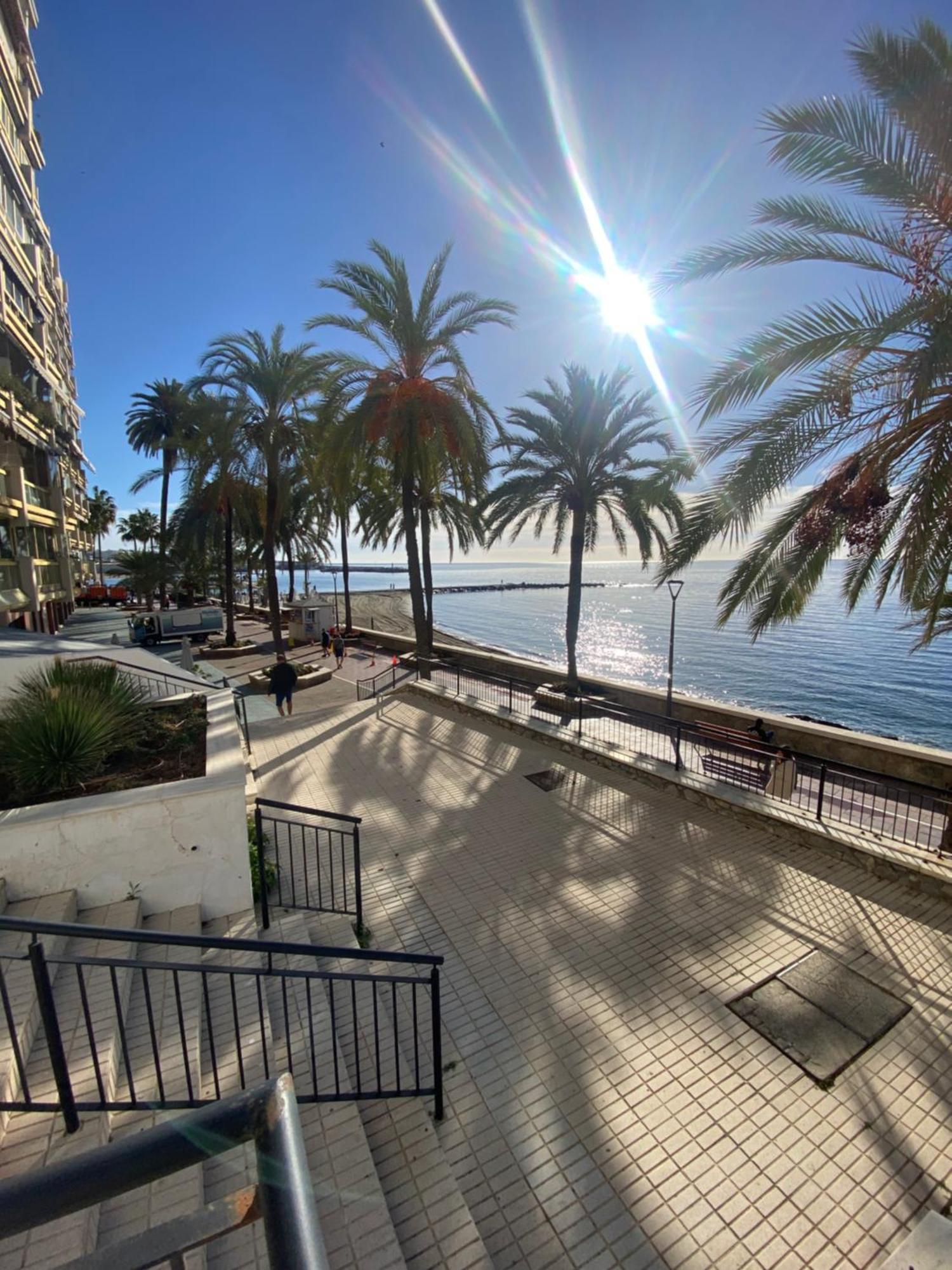 Marbella Beachfront Edificio Mayoral Primera Linea De Playa Y Centro Ciudad Con Barco Opcional Exterior foto