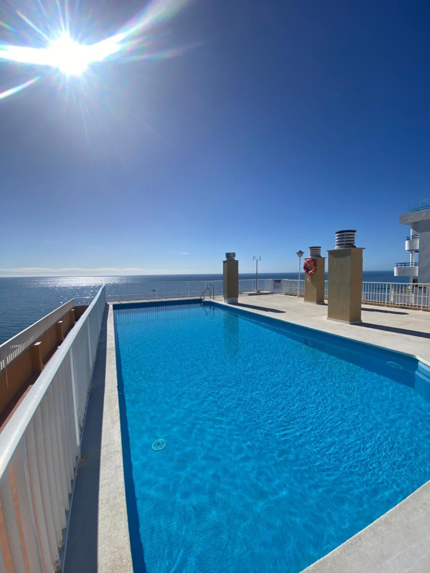 Marbella Beachfront Edificio Mayoral Primera Linea De Playa Y Centro Ciudad Con Barco Opcional Exterior foto